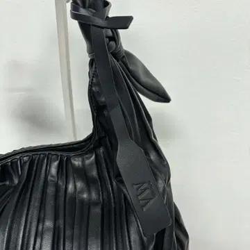 베라왕 22년 신형 플리츠 호보 토트백 숄더백 7