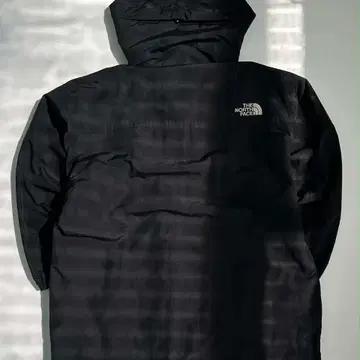 [110] The North Face hooded windbreaker 3