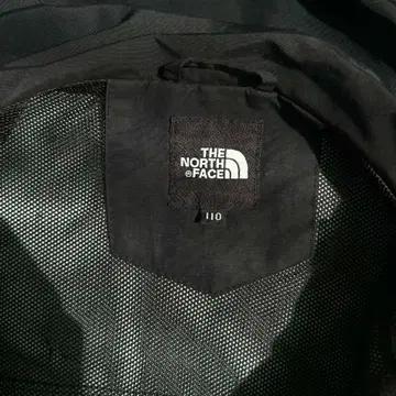 [110] The North Face hooded windbreaker 7