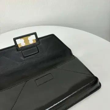 토리버치 페이던트 레더 지지 클러치 백 7