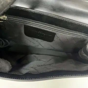 살바토레 페라가모 엠보싱 간치니 가죽 탑핸들 토트백 7