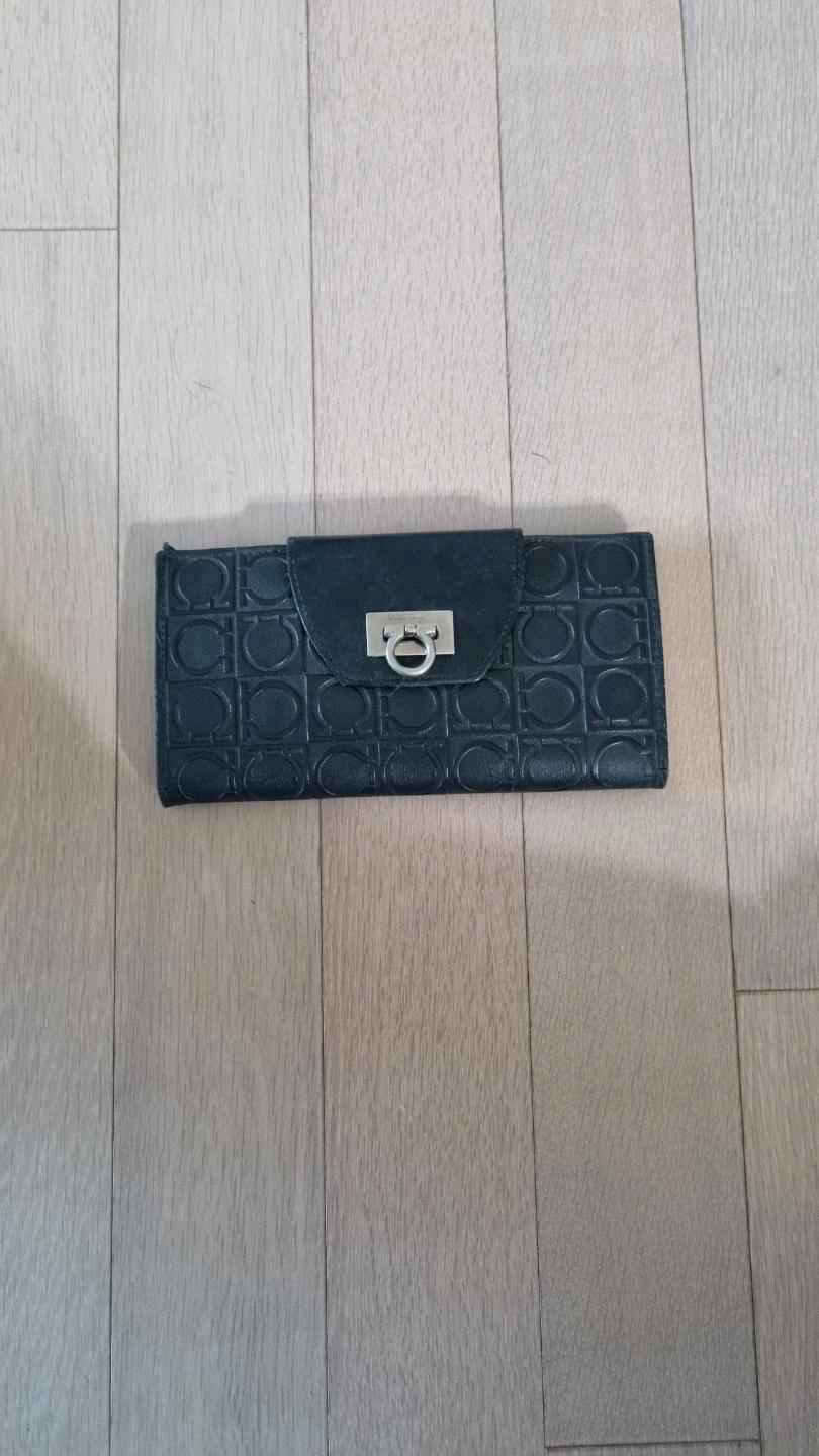 페라가모 블랙 가죽 장지갑