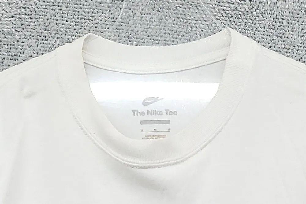 나이키 화이트 로고 반팔티 M 7