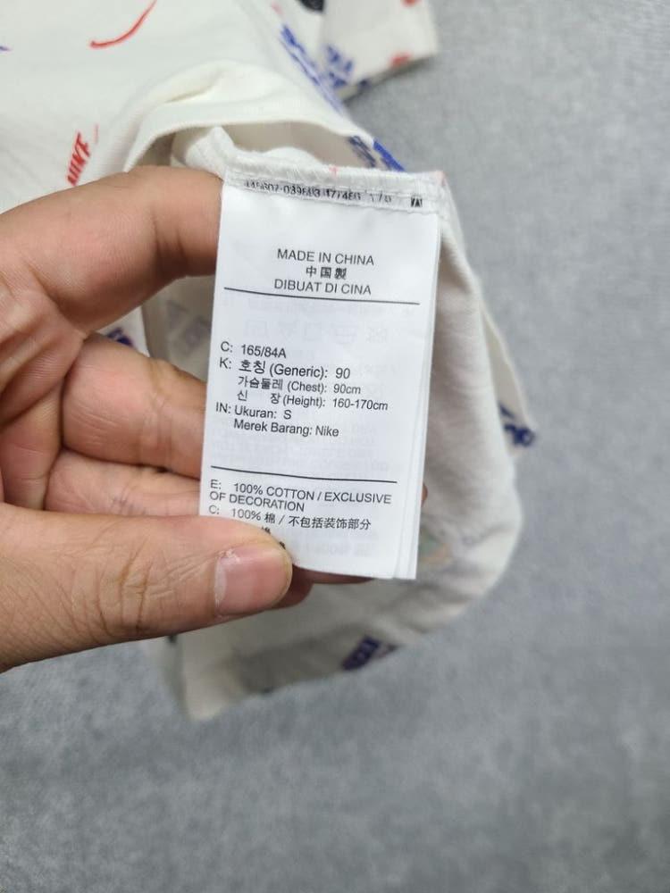 나이키 패턴 로고 반팔티 S 10
