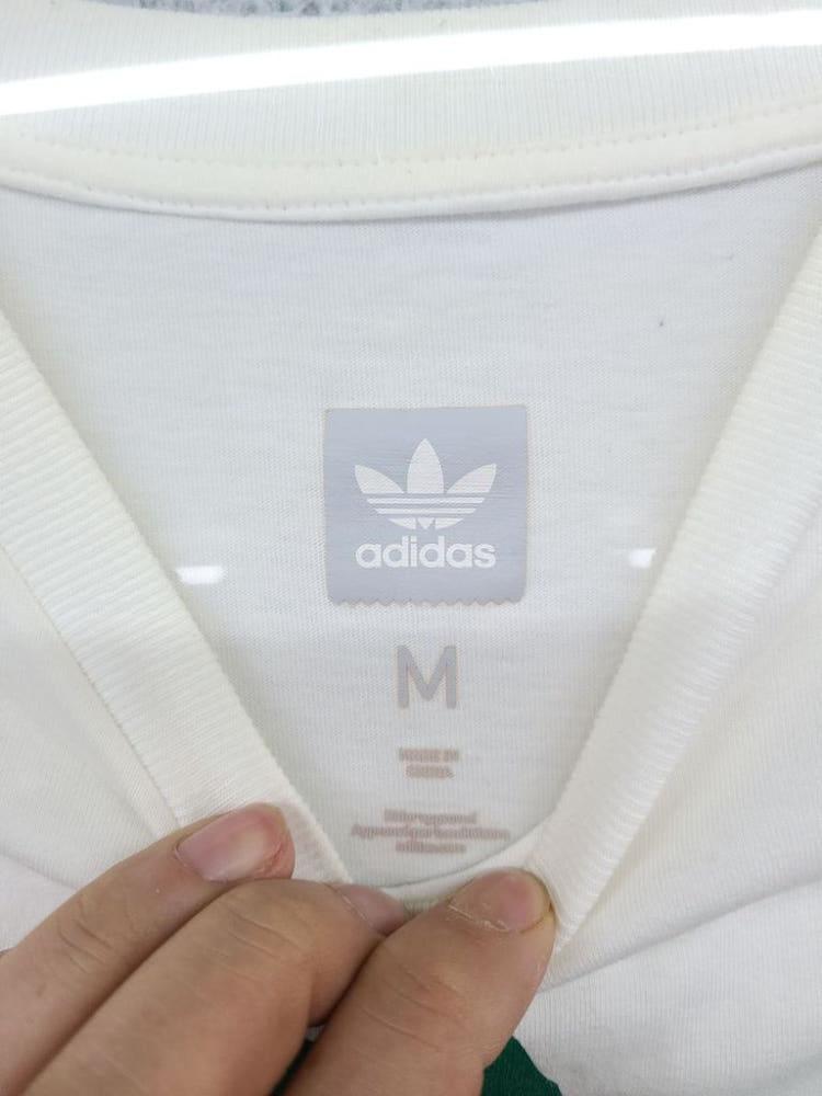 아디다스 프린팅 화이트 반팔티 M 9