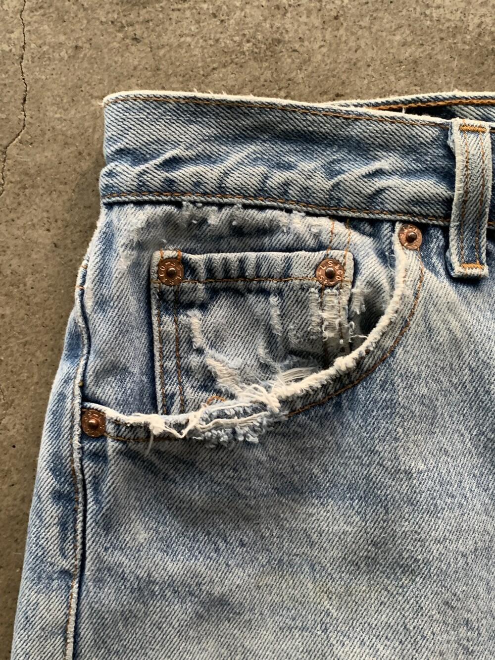 1990s Levi's 501 Distressed Denim Jeans (33x36) 10