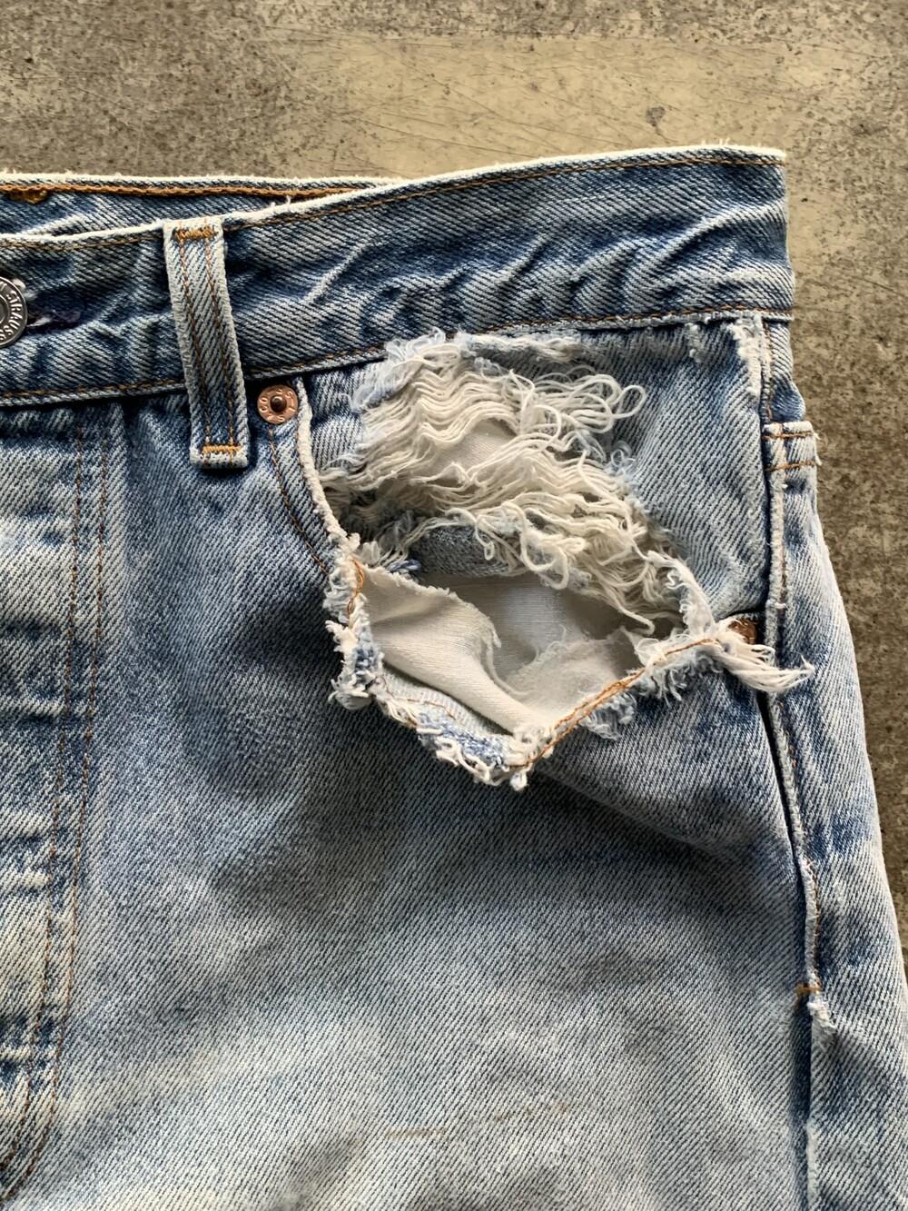 1990s Levi's 501 Distressed Denim Jeans (33x36) 11