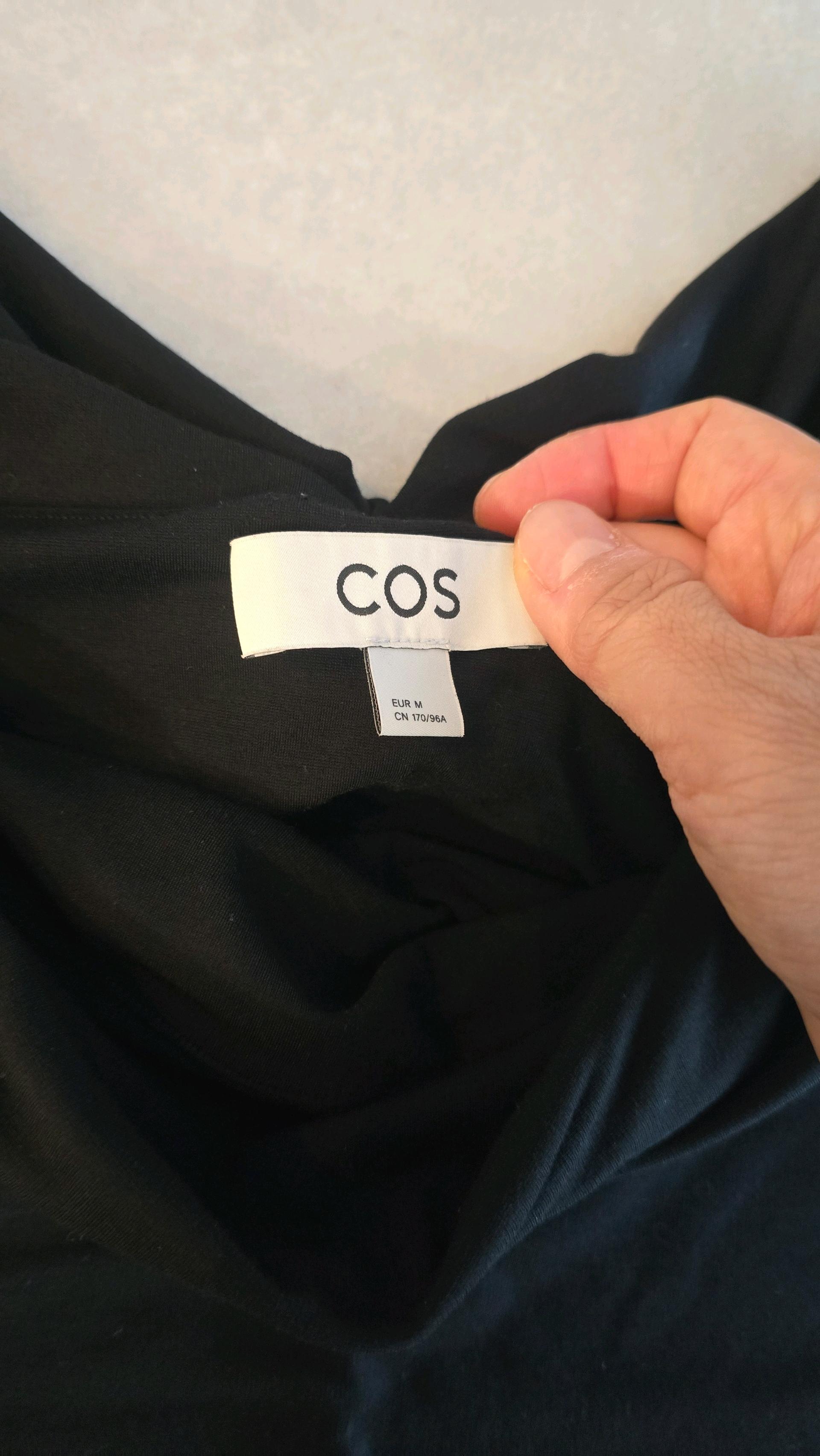 COS 오프숄더 슬림핏 반팔 티셔츠 블랙 5