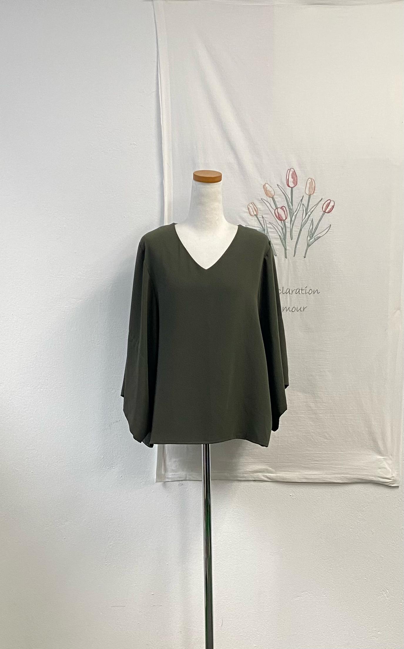 올리브 가오리핏 브이넥 루즈 블라우스 2