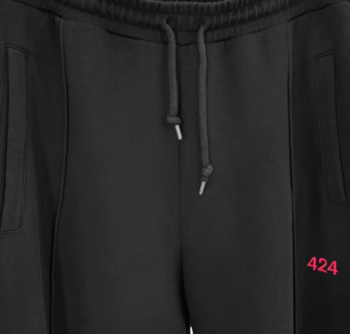 [5% 할인] [M] 424 남성 포투포 자수 로고 플레어 트랙 스웨트 팬츠 블랙 6