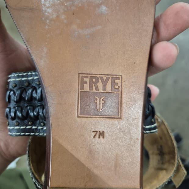 Frye 블랙 가죽 샌들 240 9