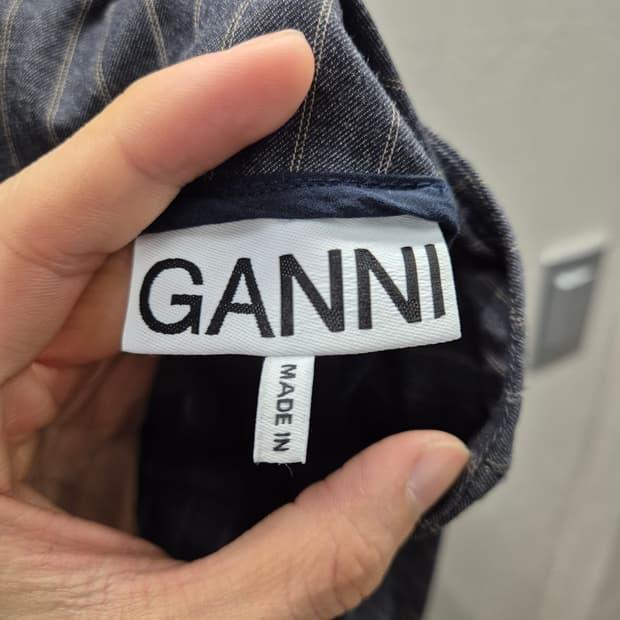 GANNI 스트라이프 셔링 미니스커트 사이즈 36 5