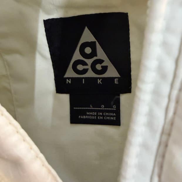 Nike ACG logo padding L 8