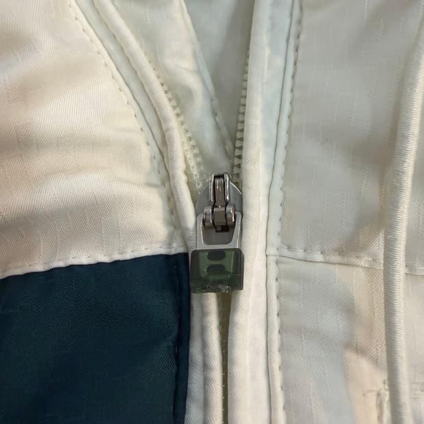 Nike ACG logo padding L 9