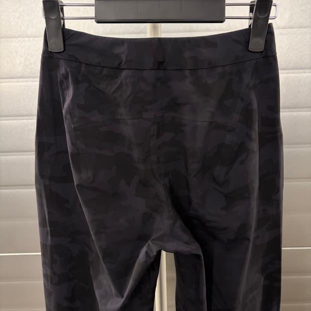 Lululemon Women's Camo stretch pants 2 7