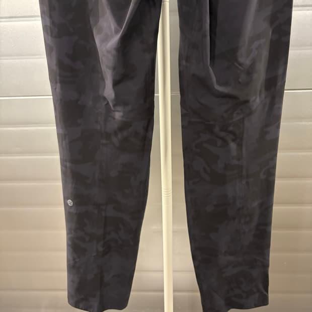 Lululemon Women's Camo stretch pants 2 8
