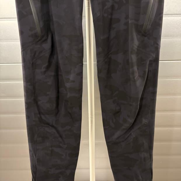 Lululemon Women's Camo stretch pants 2 5