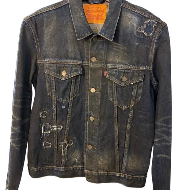 Levi's destoryed denim jacket L 2