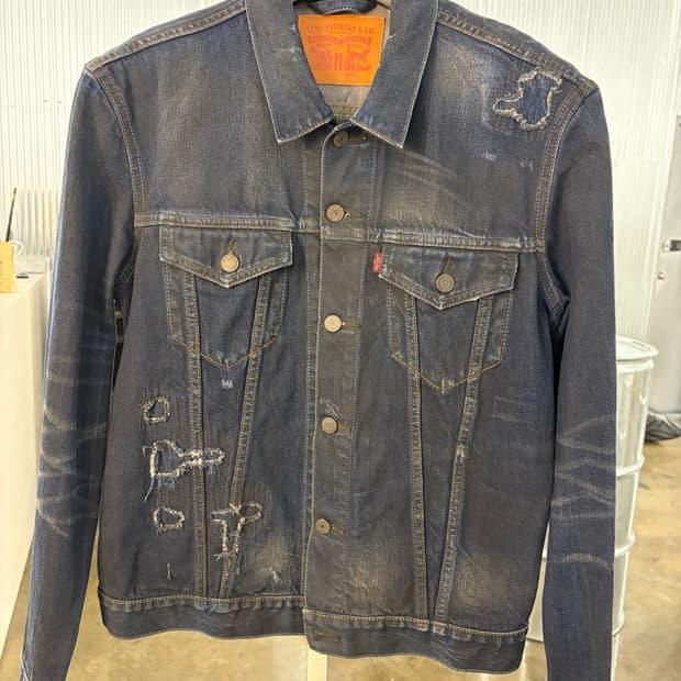 Levi's destoryed denim jacket L 3