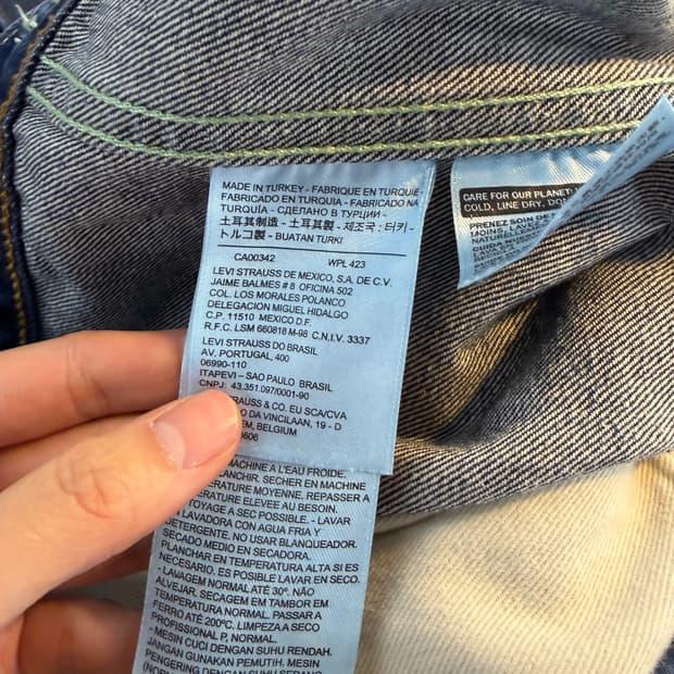 Levi's destoryed denim jacket L 9