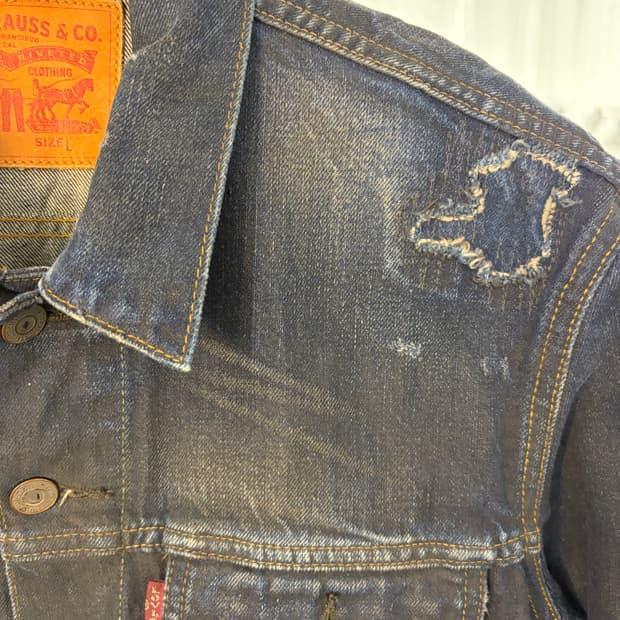 Levi's destoryed denim jacket L 5