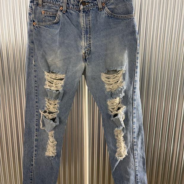Levi's 505 destroyed denim 34 3