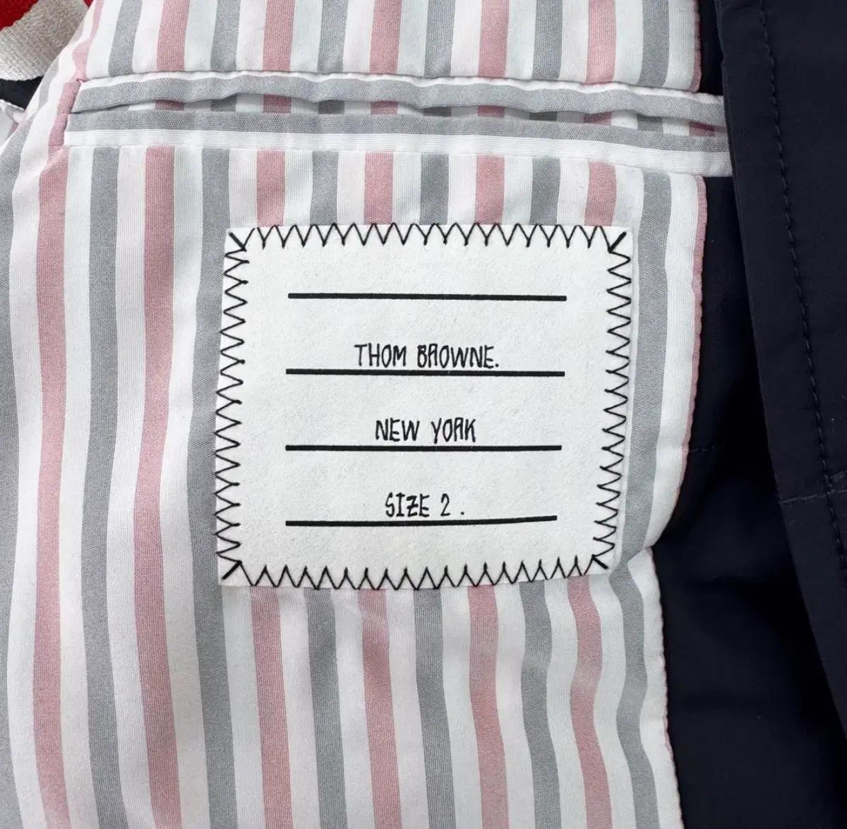 [5% 할인] [2사이즈] 톰브라운 남성 백삼선 체스터필드 다운 패딩 코트 자켓 네이비 10