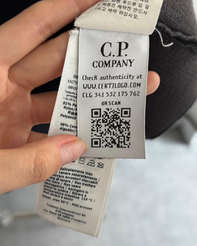 C.P. Company 씨피컴퍼니 블랙 렌즈 와펜 니트 맨투맨 8