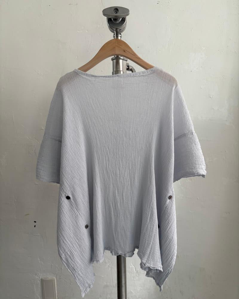 Issey Miyake me 이세이미야케 연하늘 보트넥 플리츠 옆단추 티셔츠 11