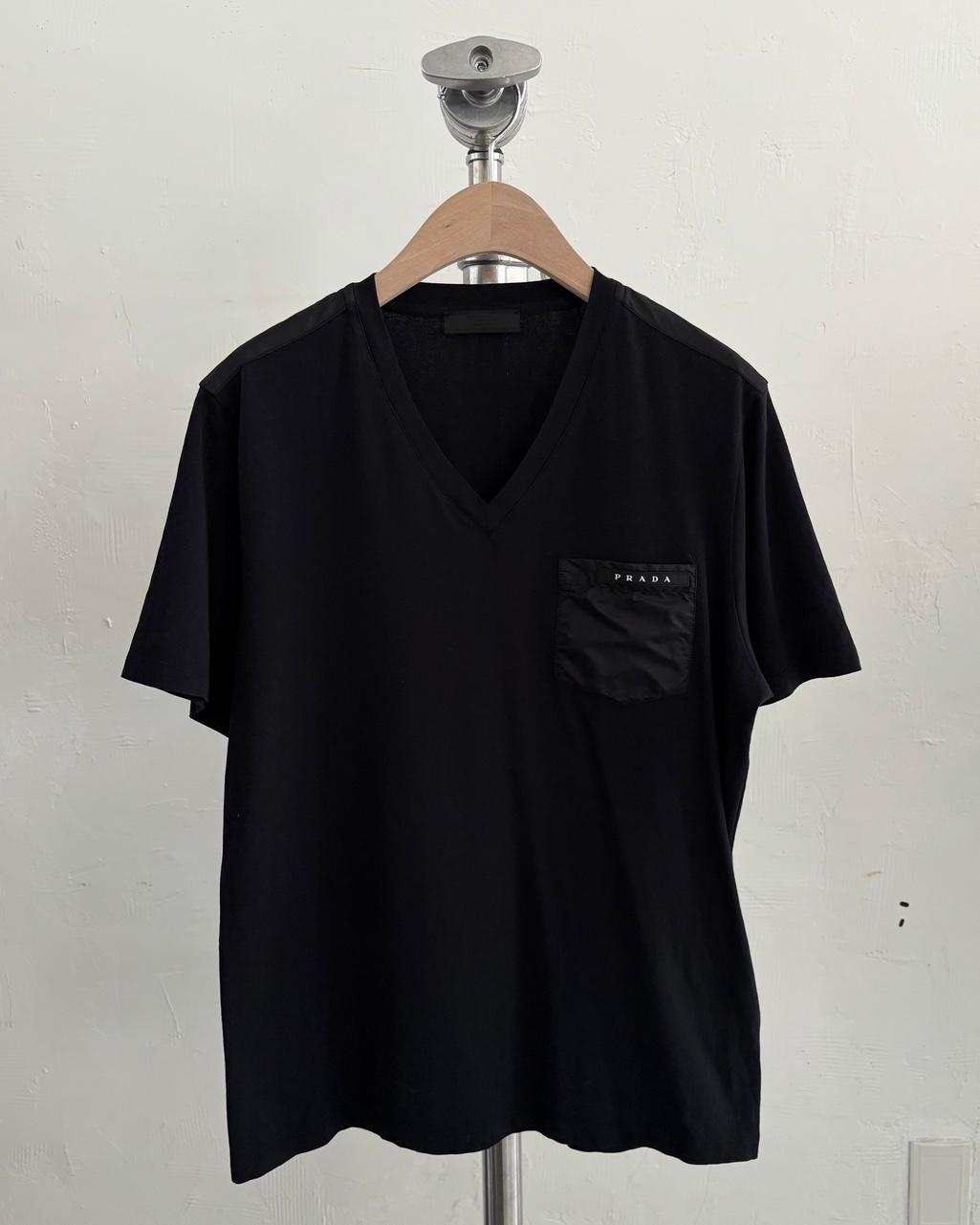 Prada 프라다 나일론 포켓로고 브이넥 티셔츠 2