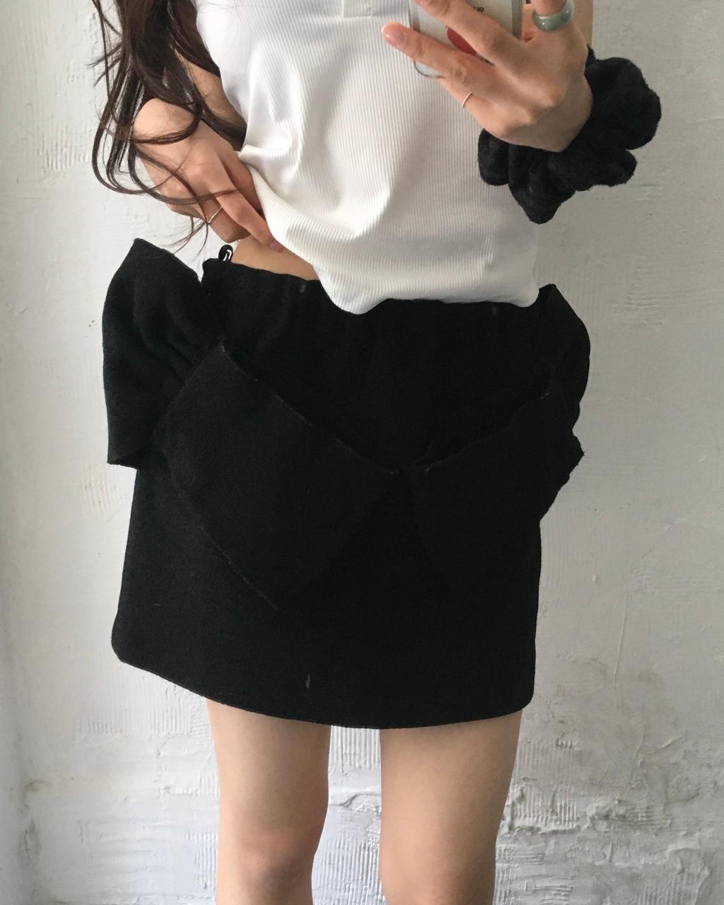 Miu Miu 미우미우 블랙 컬러 리본 로우라이즈 미니 스커트 2