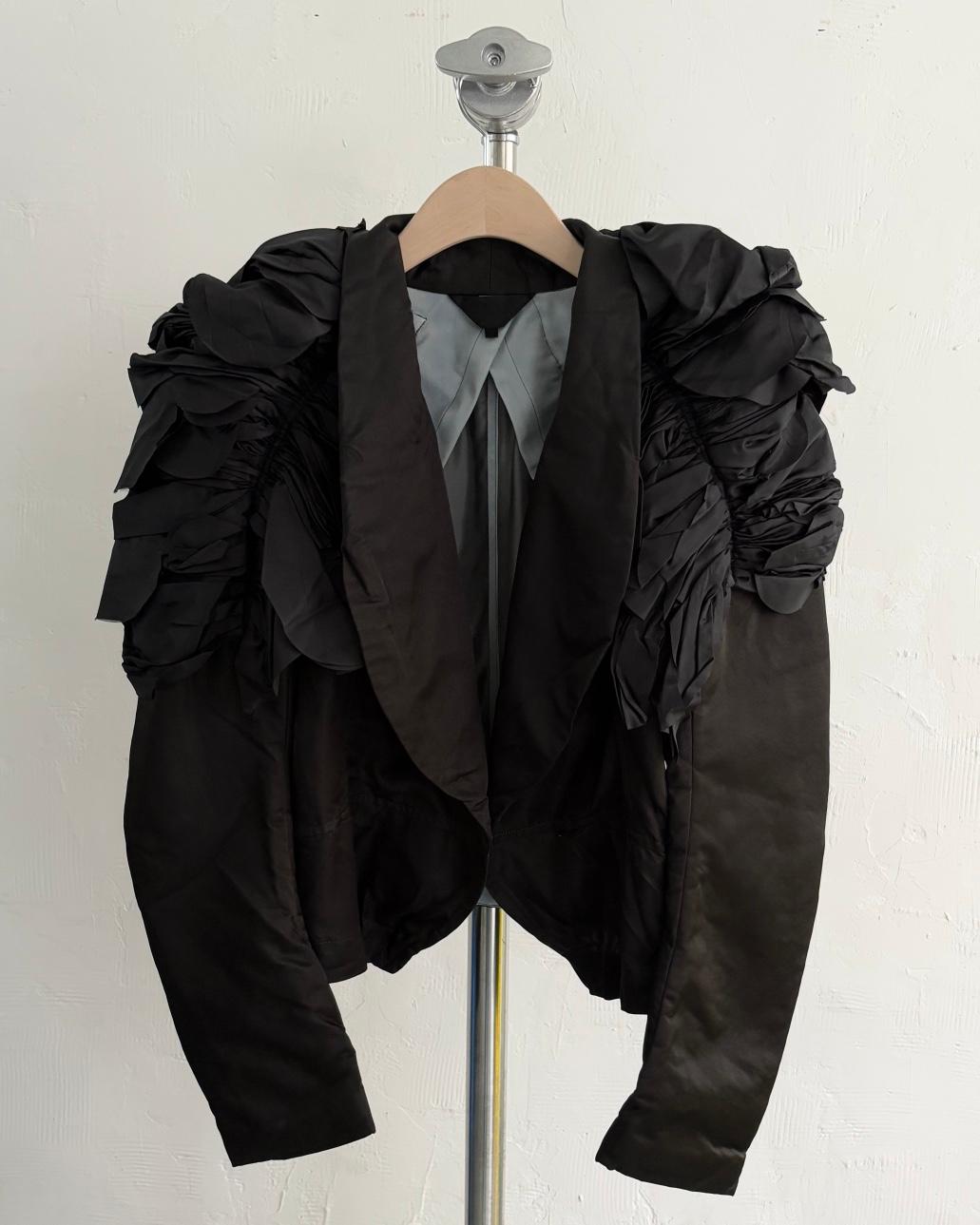 Comme des Garçons 꼼데가르송 2004‘s 메인 컬렉션 러플 숄더 크롭 자켓 2