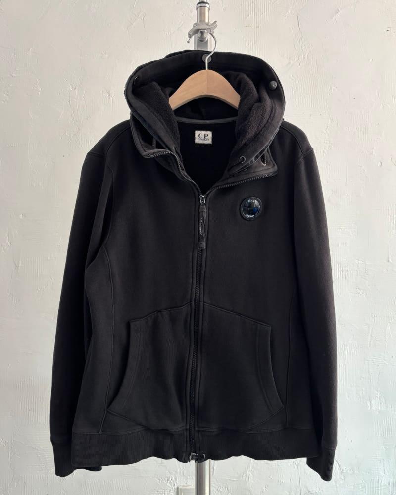 C.P. Company 씨피컴퍼니 블랙 컬러 렌즈 와펜 후드 집업 3
