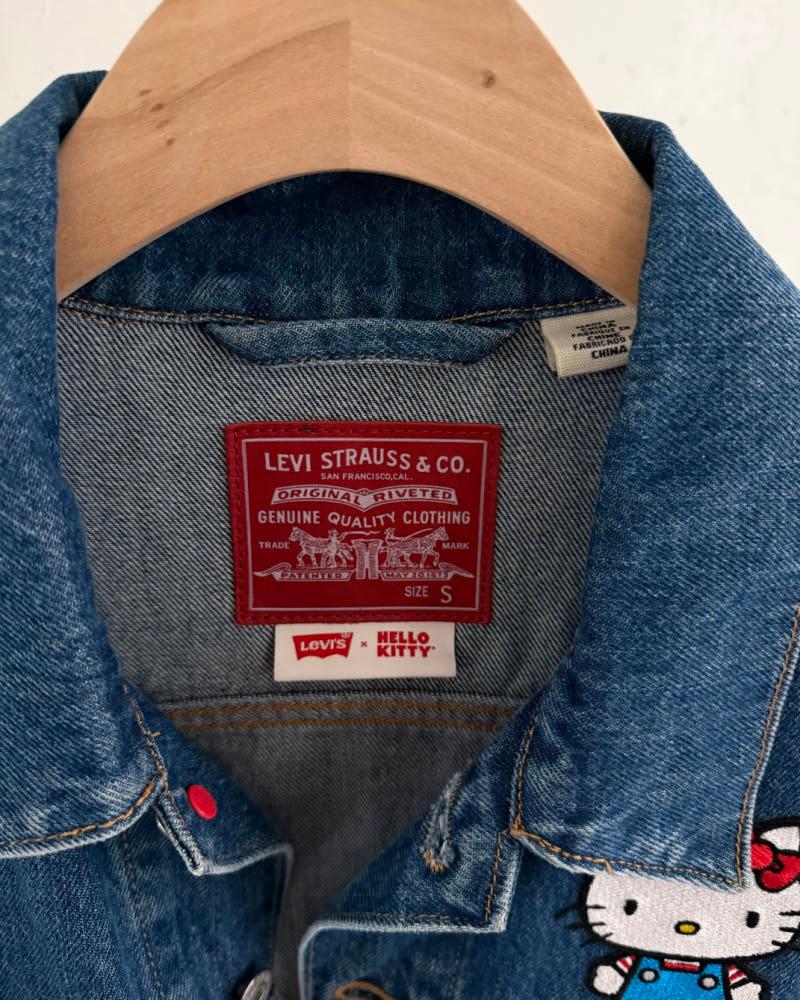 Levi’s 리바이스 x 헬로키티 콜라보 데님 트러커 자켓 11