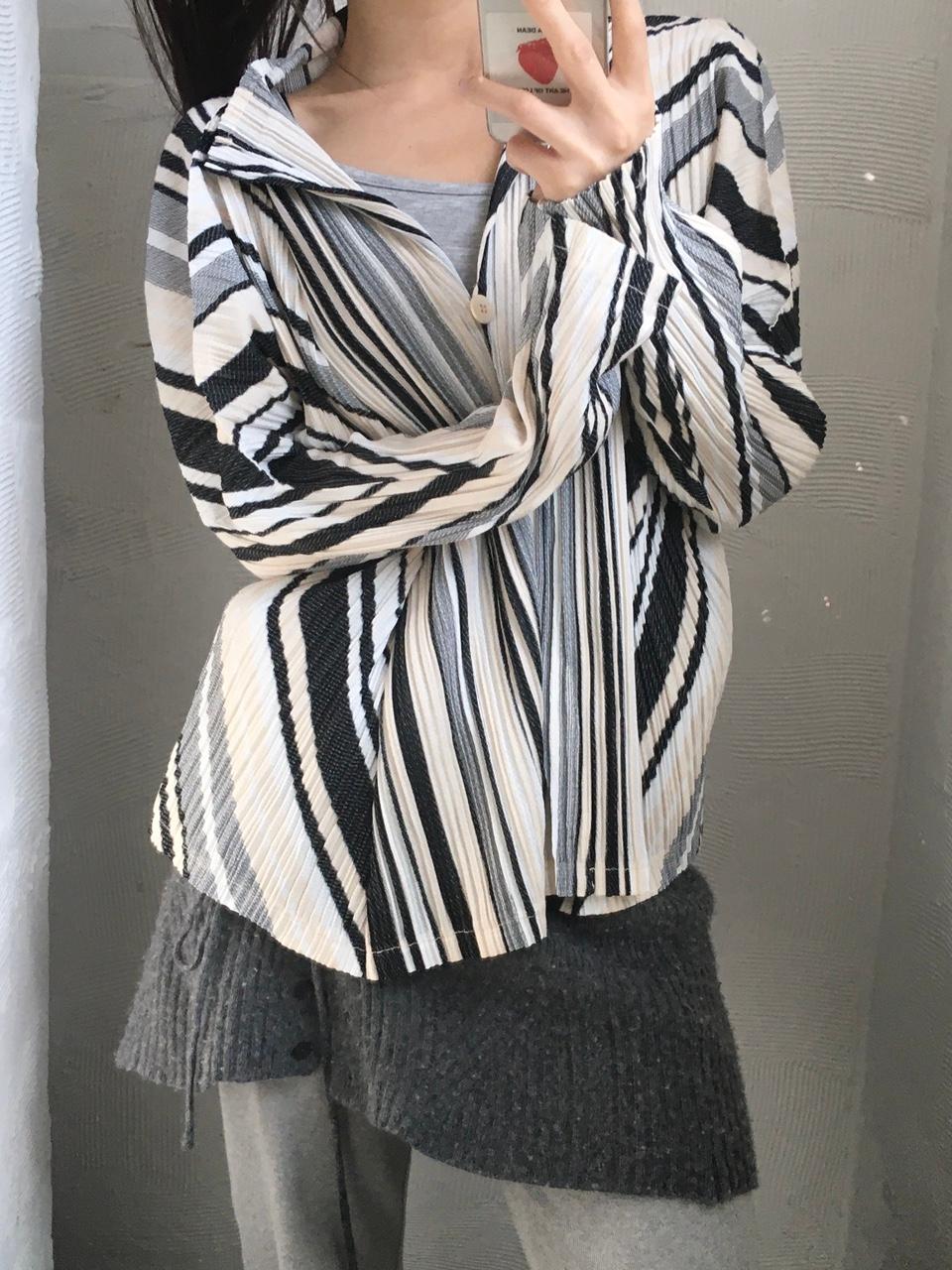 Pleats Please 플리츠플리즈 베이지 블랙 스트라이프 플리츠 자켓 2