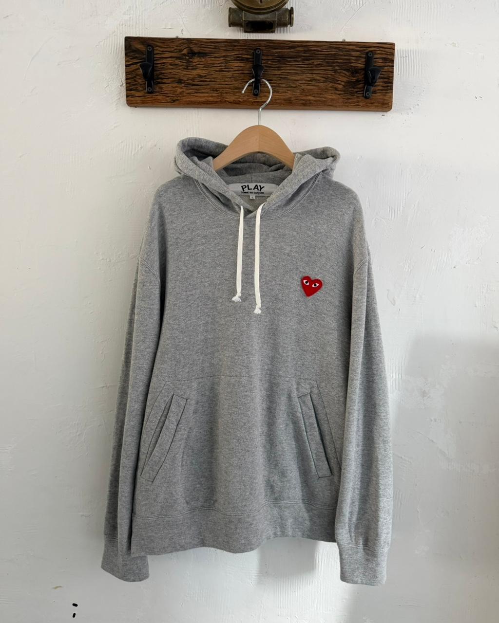 COMMEdesGARCONS 꼼데가르송 레드와펜 그레이컬러 후드티 2