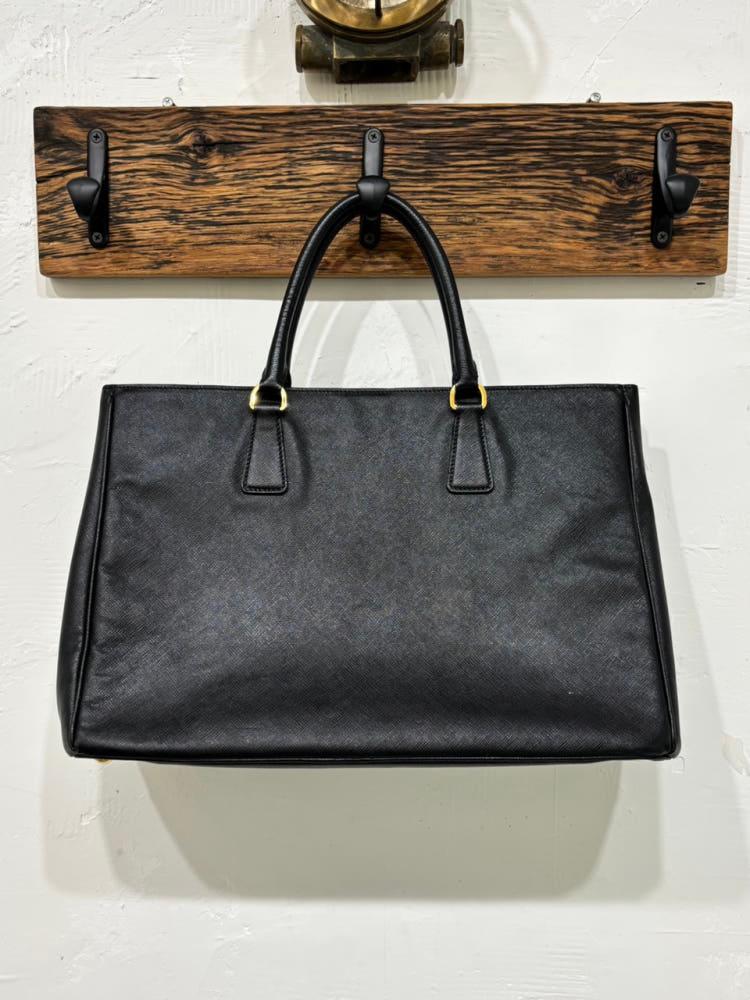 Prada 프라다 삼각 로고 블랙 레더 토트백 6