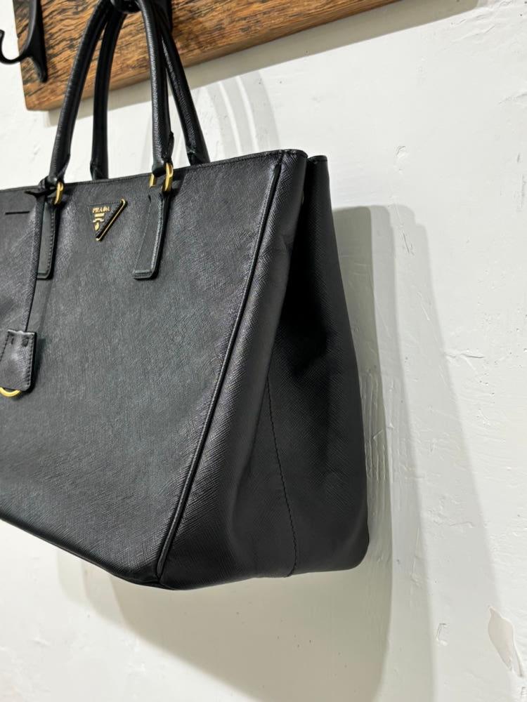 Prada 프라다 삼각 로고 블랙 레더 토트백 5