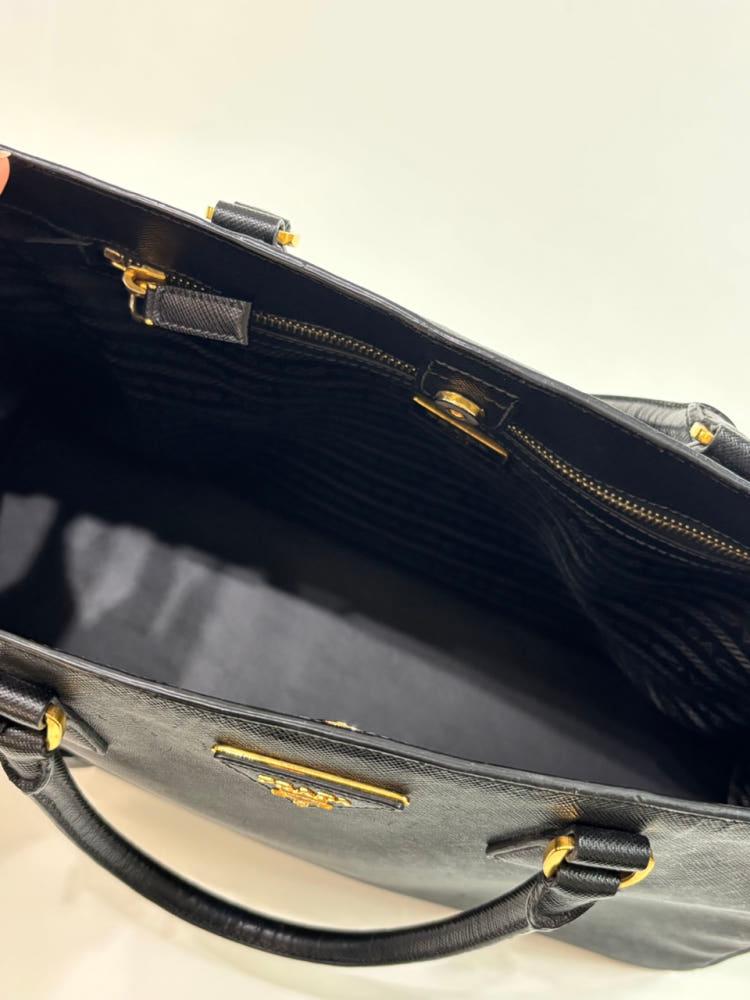 Prada 프라다 삼각 로고 블랙 레더 토트백 8