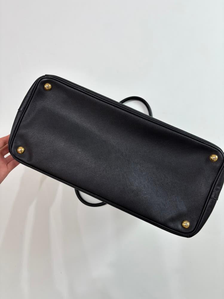 Prada 프라다 삼각 로고 블랙 레더 토트백 11