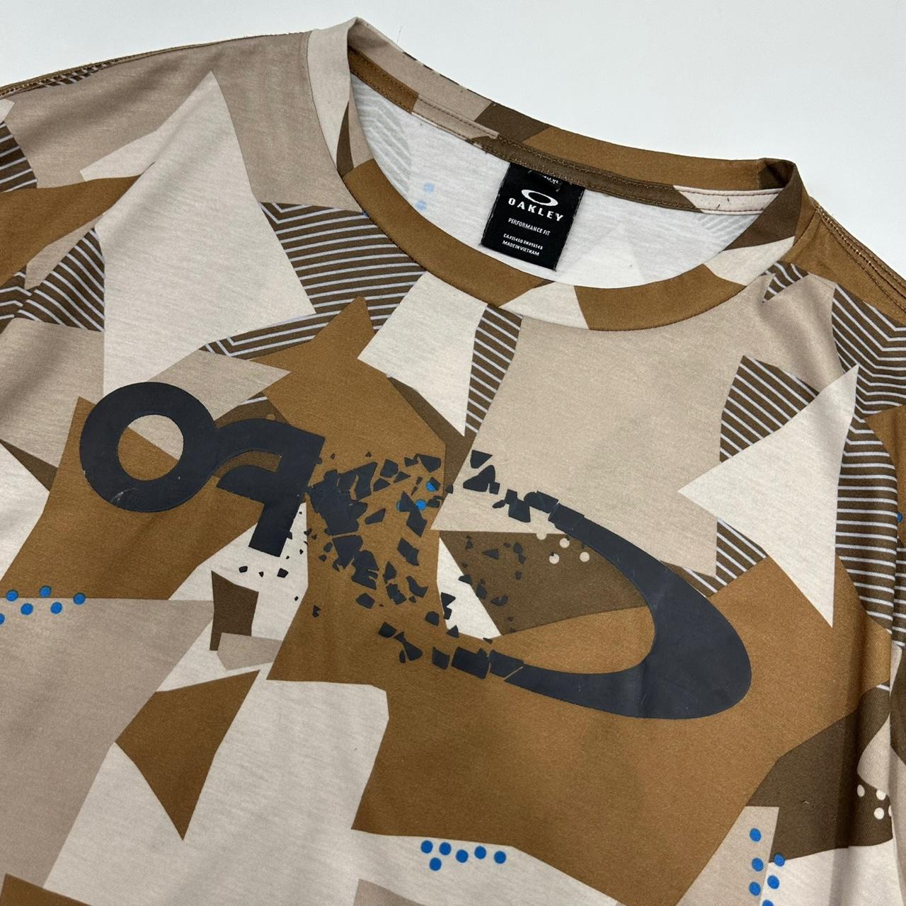 (중고) Oakley Icon Logo Camo Half-Tee 2