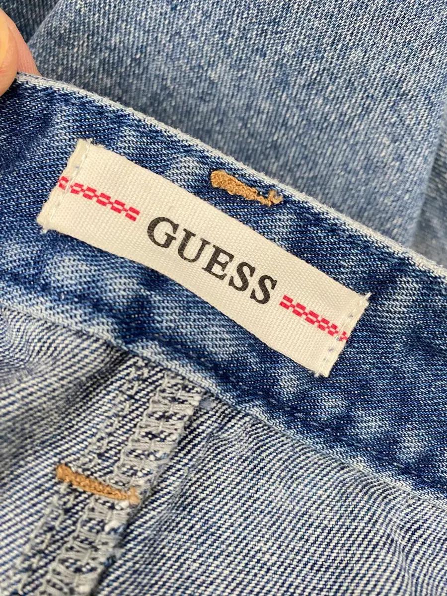 스(GUESS)의 연청 워싱 데님 미니 스커트 7