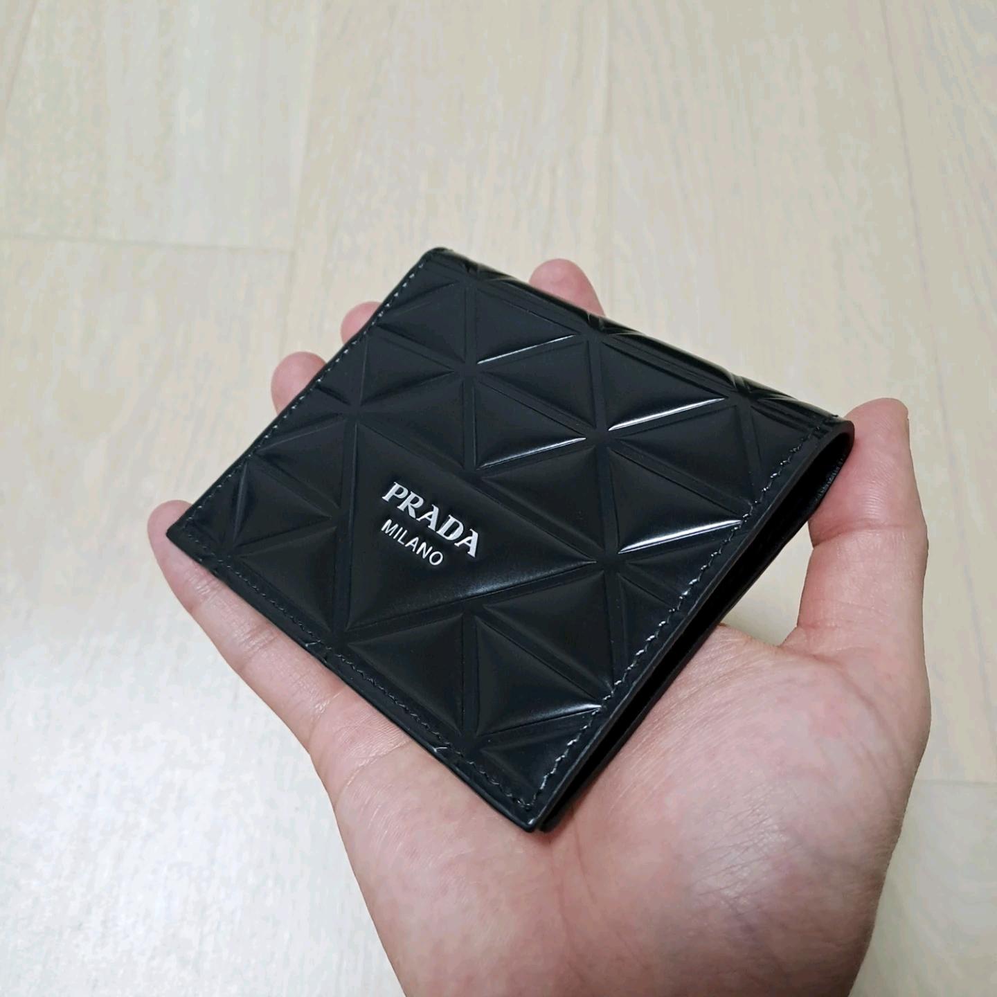 [정품/새상품급] 프라다 브러쉬드 레더 지갑 블랙, 프라다지갑,프라다카드지갑 2