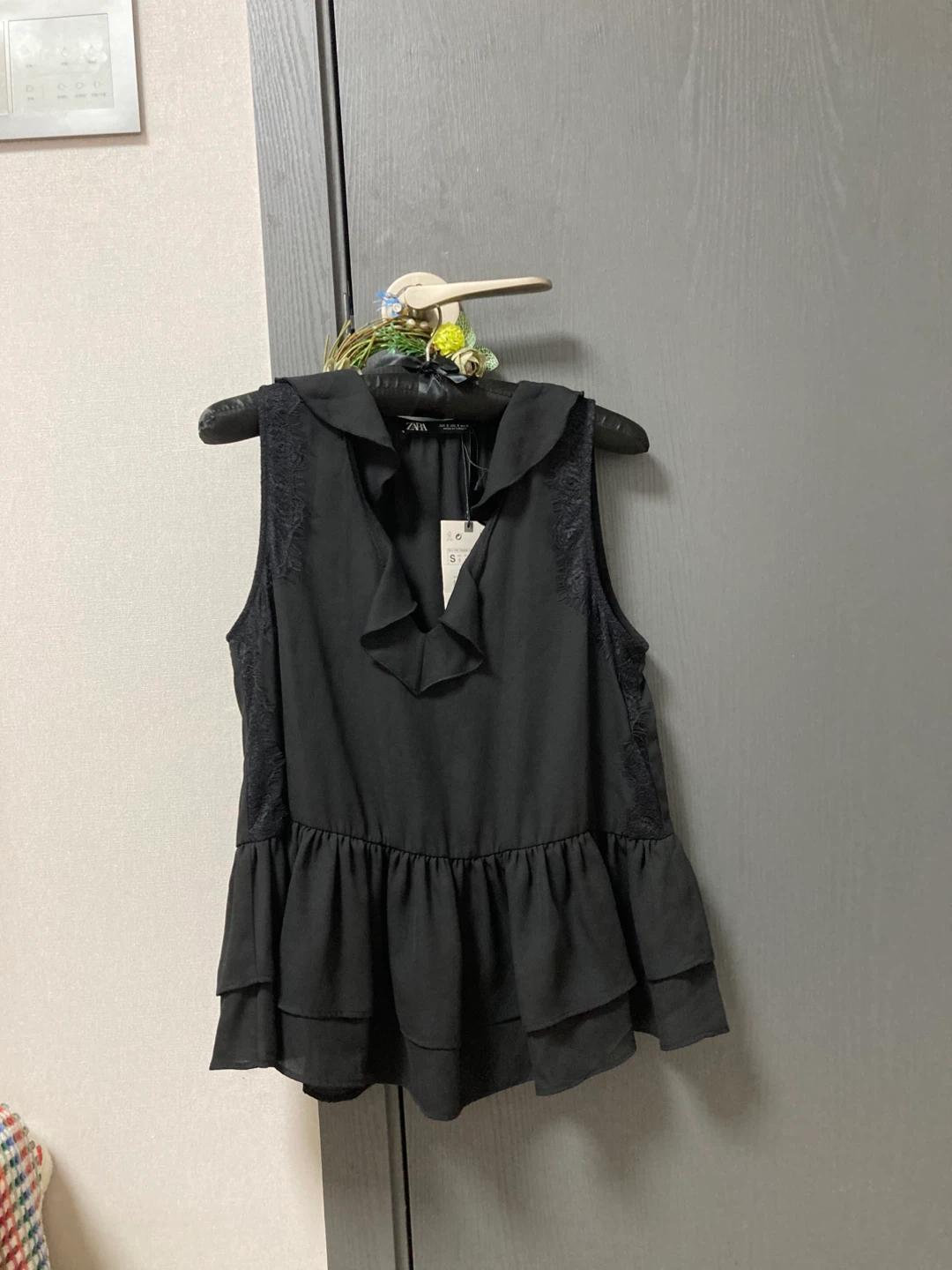 (새상품) ZARA 블랙 프릴 레이스 민소매 블라우스 S 2