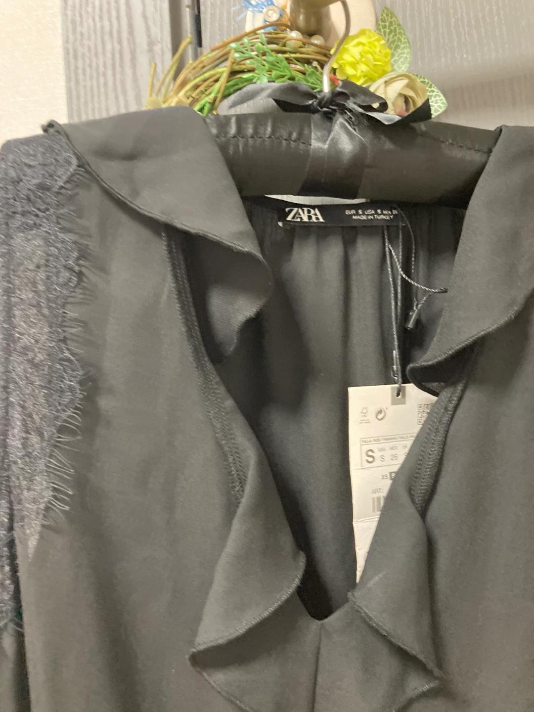 (새상품) ZARA 블랙 프릴 레이스 민소매 블라우스 S 3