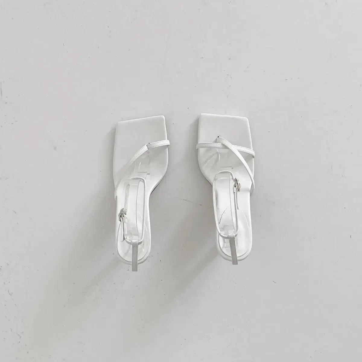 #358 스퀘어토 7cm 스트랩샌들 245 화이트 3