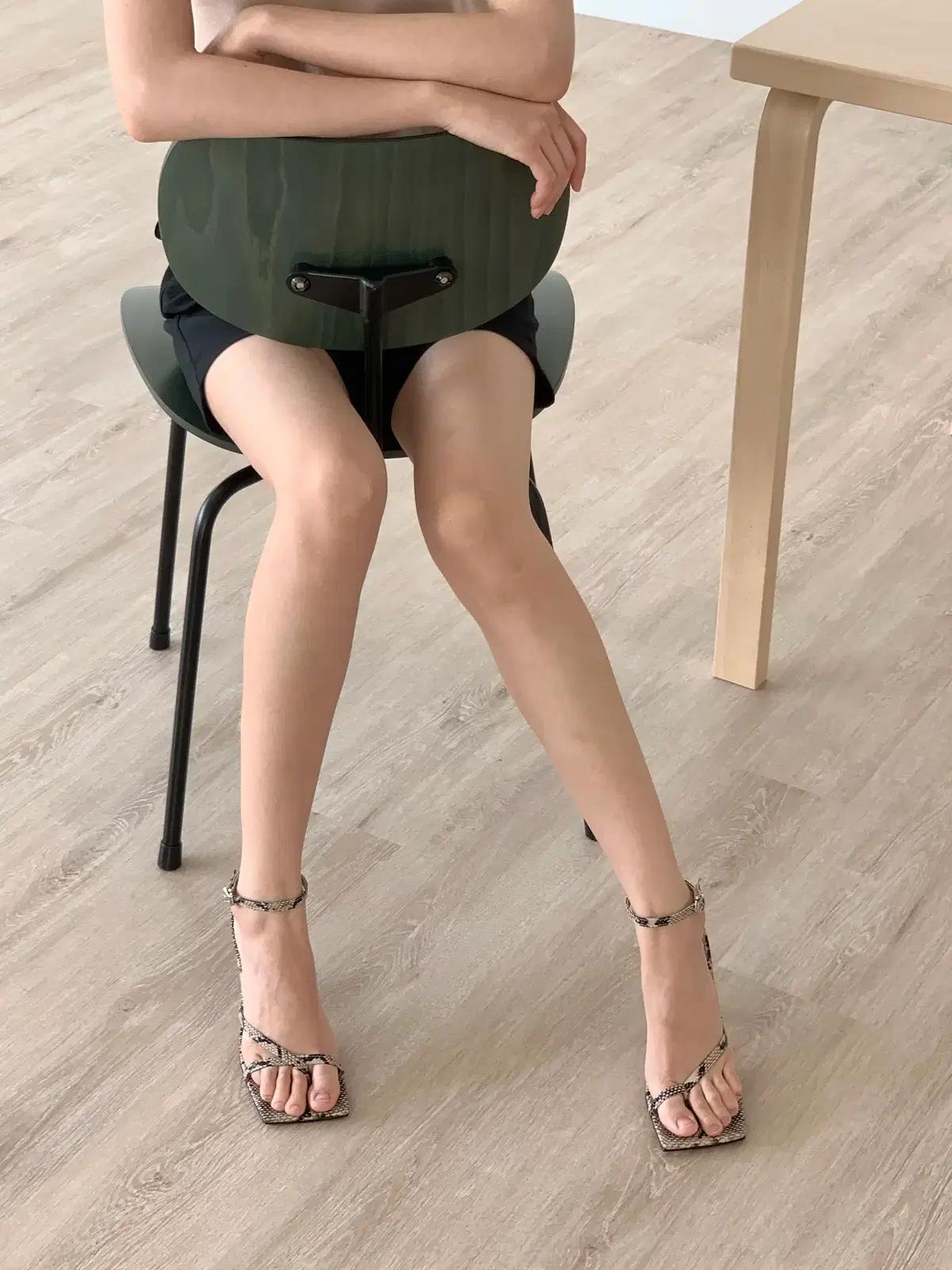 #358 스퀘어토 7cm 스트랩샌들 245 화이트 10