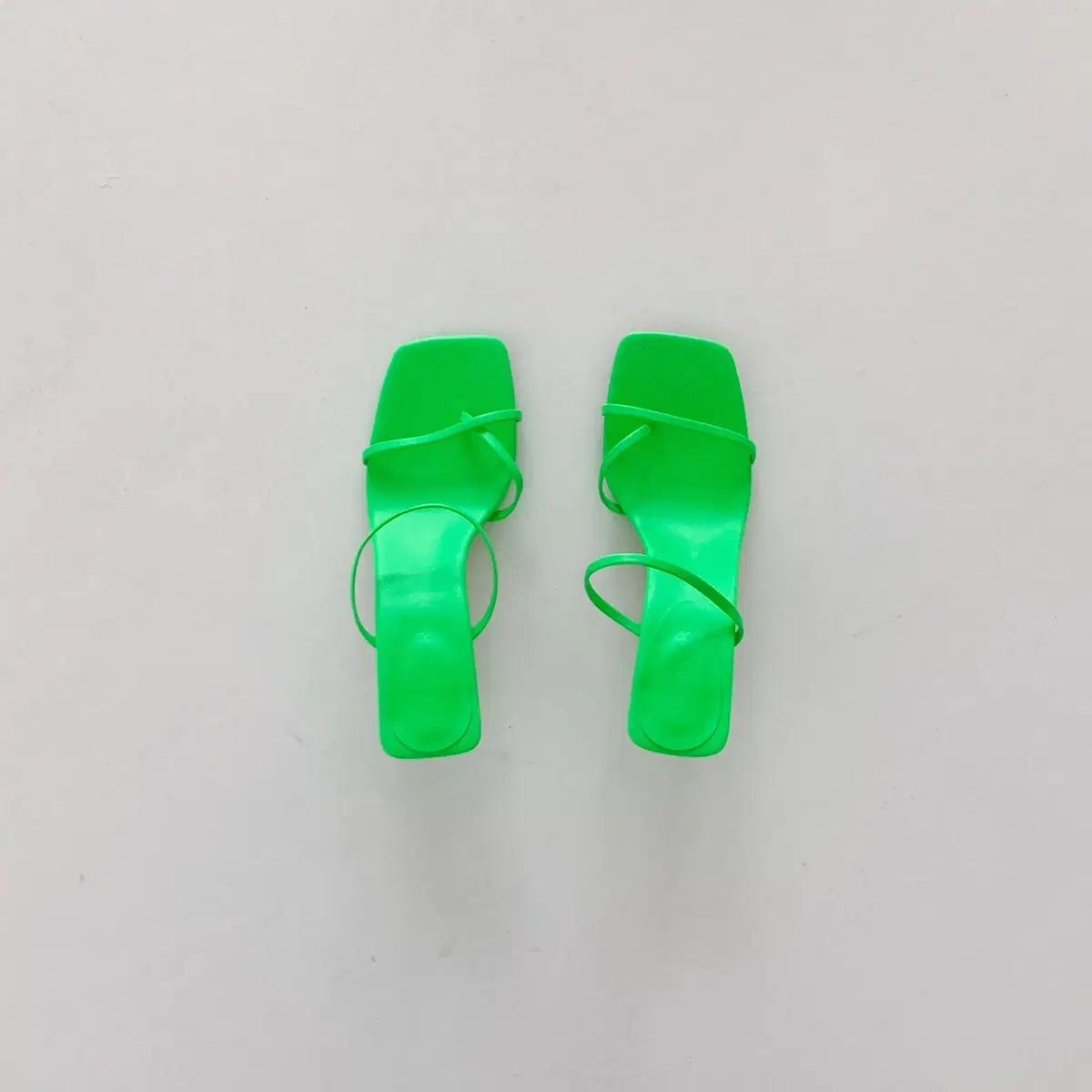 #세일 985 형광 엄지 8cm 쪼리 샌들 235 그린 6