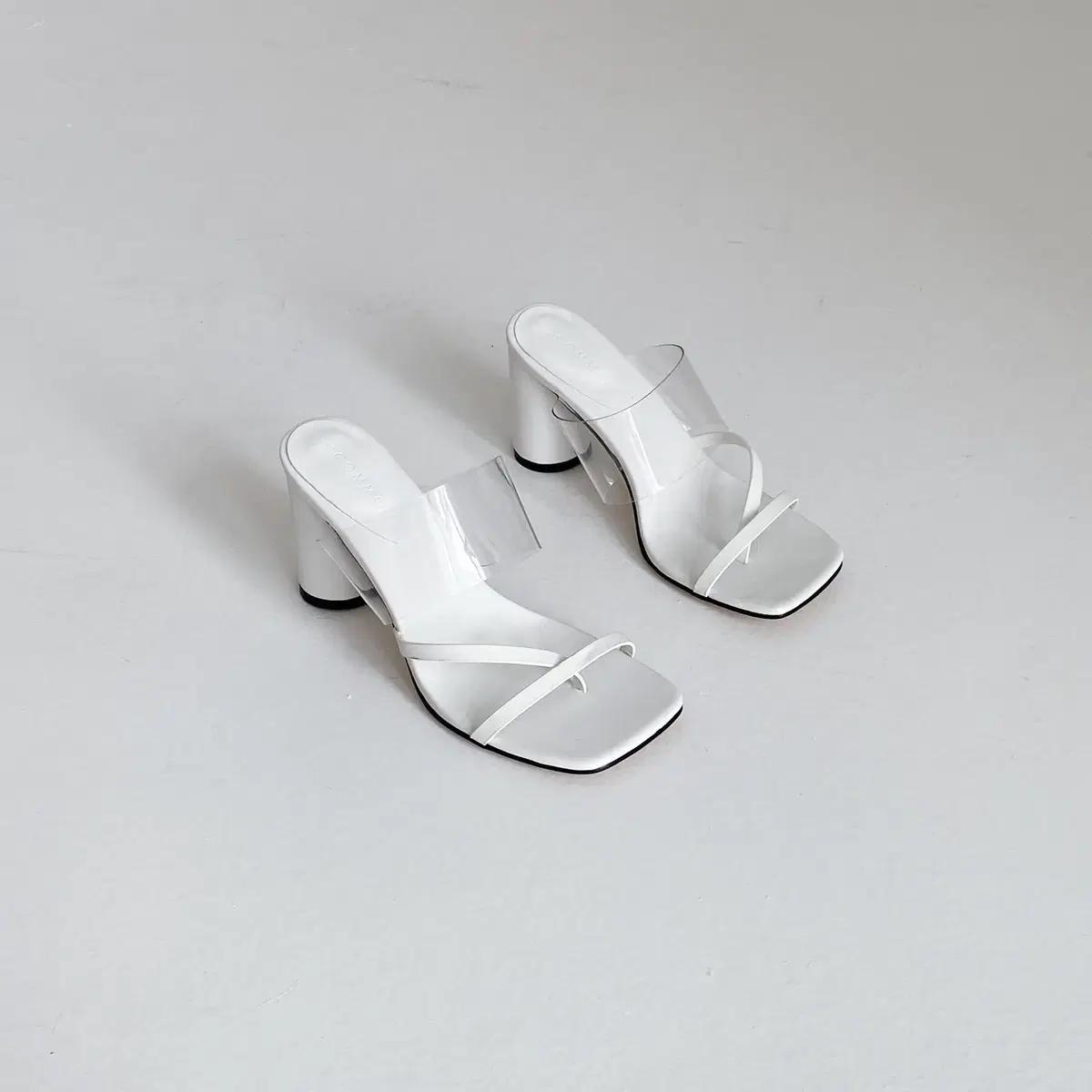 #세일 9132 원형청키굽 8cm 사선투명 스틸레토 250 화이트 2