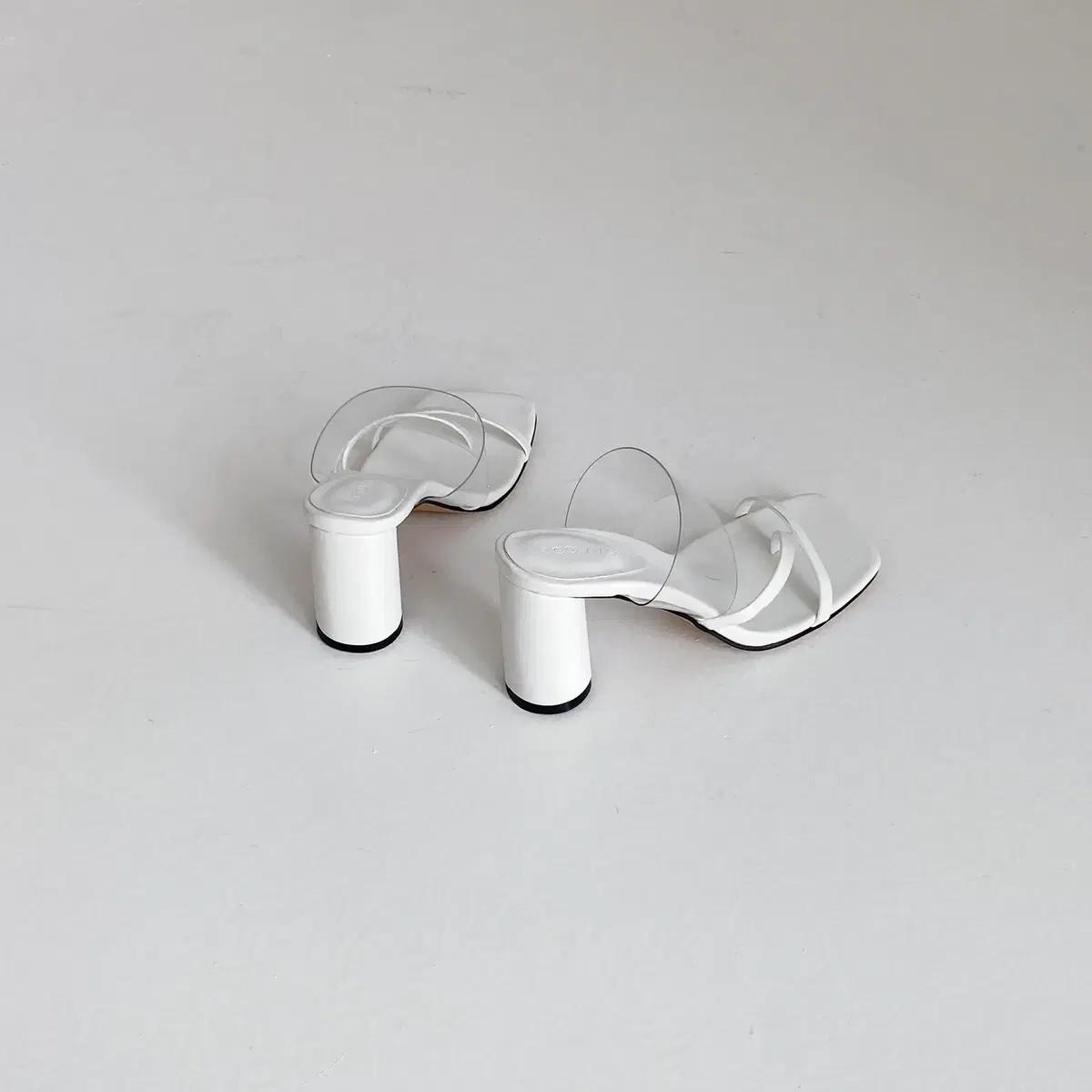 #세일 9132 원형청키굽 8cm 사선투명 스틸레토 250 화이트 3